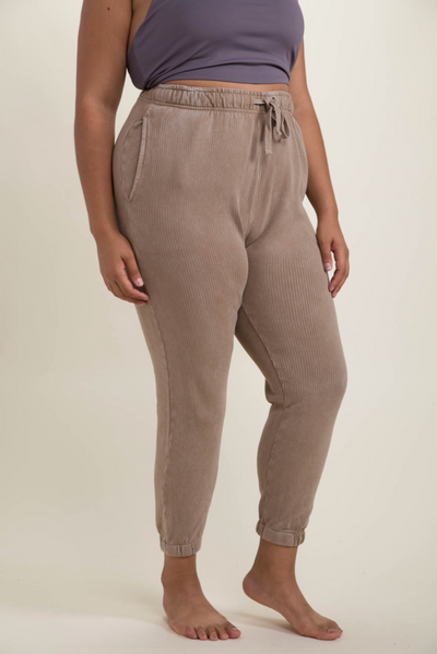 CURVY Mineral-Washed Billow Cuffed Joggers