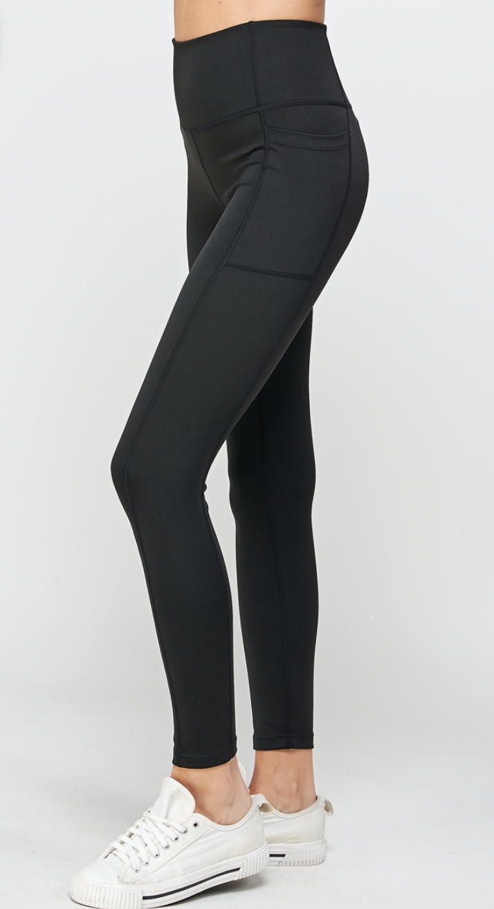 BLACK LEGGINGS WITH POCKETS ON THE SIDES